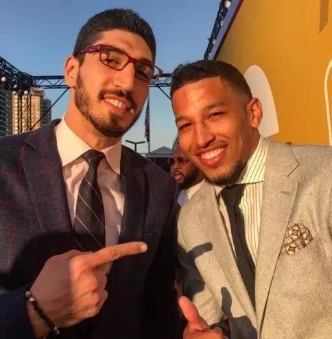 足协杯决赛：险象环生，北京国安大战河南杜康（足协杯决战：北京国安对阵河南杜康，惊险不断）