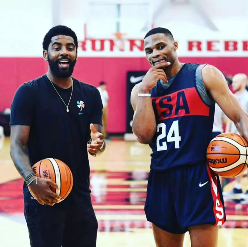 中超俱乐部欠薪问题严峻，准入审核难度大，职业化进程仍不完善。（中超俱乐部欠薪普遍，准入门槛提升，职业化建设仍待完善）