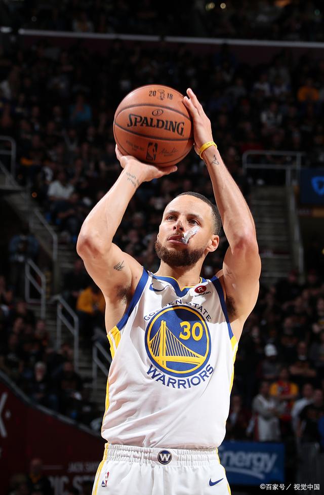 FM：拉齐奥、黄潜、里昂和里尔关注梅斯边翼齐泰什维利（FM：拉齐奥、比利亚雷亚尔、里昂与里尔有意引进梅斯边翼齐泰什维利）