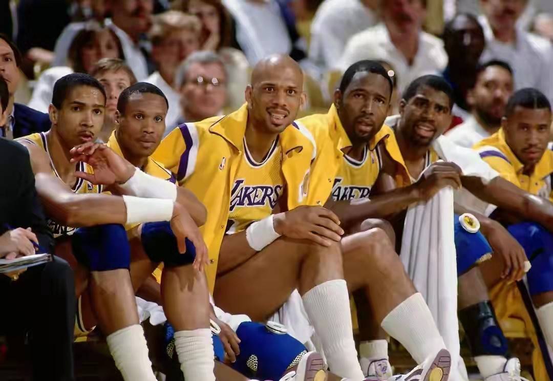 杰伦威：昨天我没看NBA杯决赛 我看了会剧之后和父母聊了会天（杰伦威透露昨晚未看NBA杯决赛：先追剧后与父母聊天）