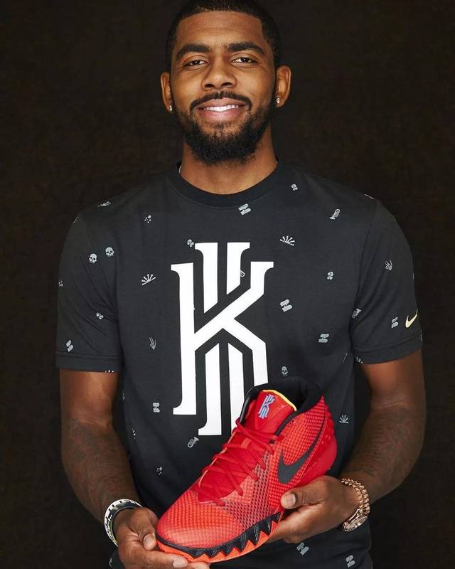 日职联半场：莱奥建功，知念庆破门被吹，鹿岛1-0横滨水手（半场战报：莱奥先拔头筹，知念庆进球被判无效，鹿岛暂1-0领先横滨水手）