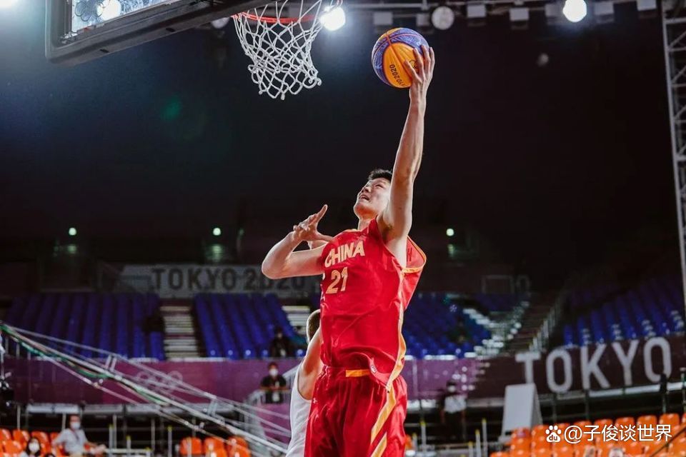 赵丽娜：走了70所学校，女孩踢球屈指可数；想让女孩踢球普及（赵丽娜：走访70所学校女足稀少，呼吁让女孩踢球更普及）