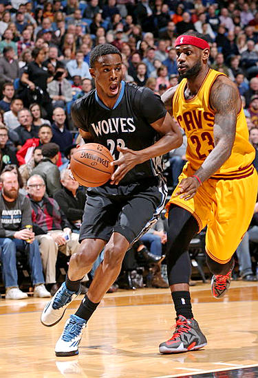 澳超战报：兰德尔屡失良机，奥克兰FC1-2纽卡斯尔喷气机（澳超简报：兰德尔错失多次良机，奥克兰FC1-2不敌纽卡斯尔喷气机）