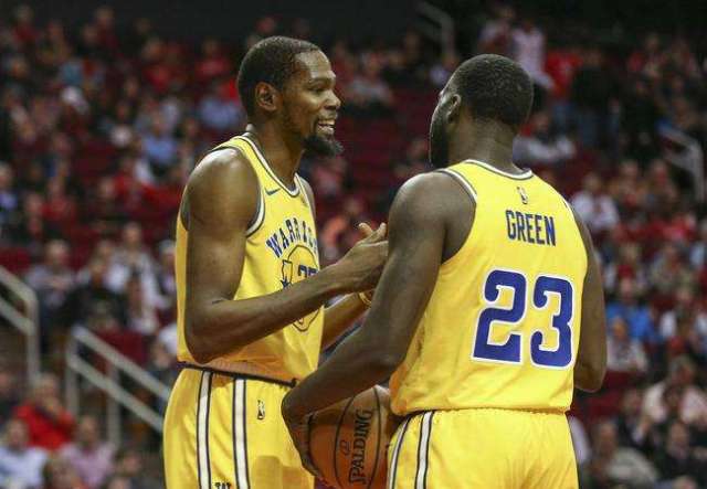 90%命中率轰22+4+4，弗拉格创NBA最年轻半场高效纪录（命中率90%砍下22+4+4，弗拉格刷新NBA最年轻半场效率纪录）