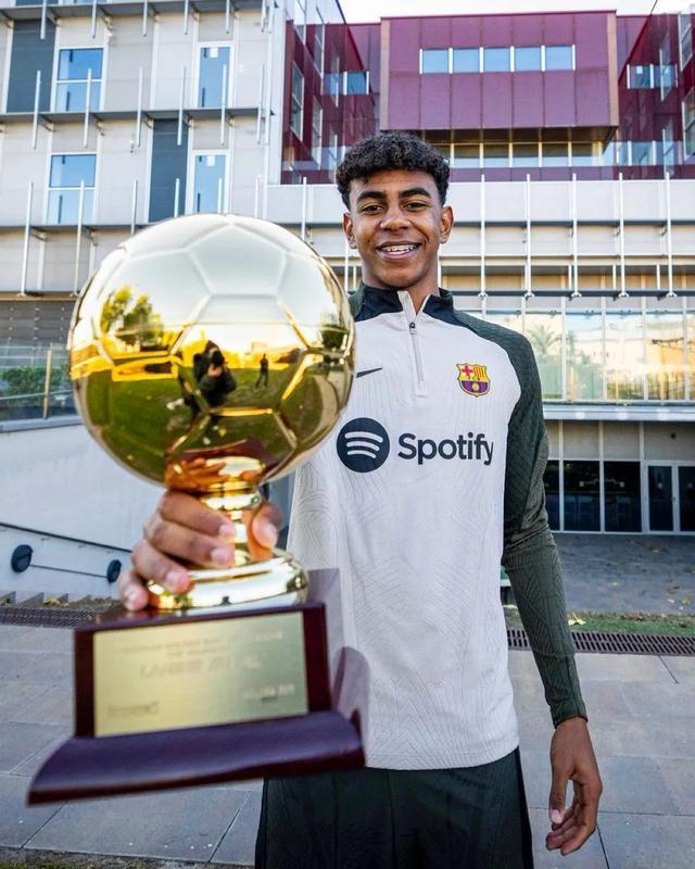 外线开炮！克雷伊奇速射三分命中 老鹰回敬8-0打停奇才（外线火力全开！克雷伊奇快射三分命中，老鹰打出8-0迫使奇才暂停）