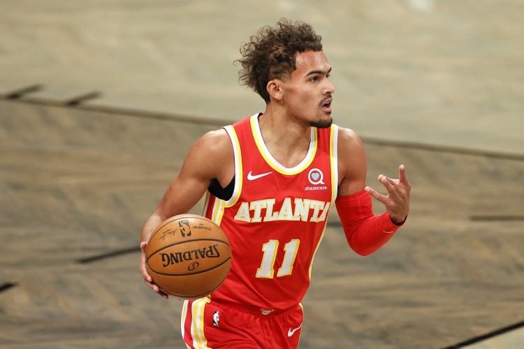 詹姆斯关键时刻稳住节奏（决胜时刻，詹姆斯掌控比赛节奏）