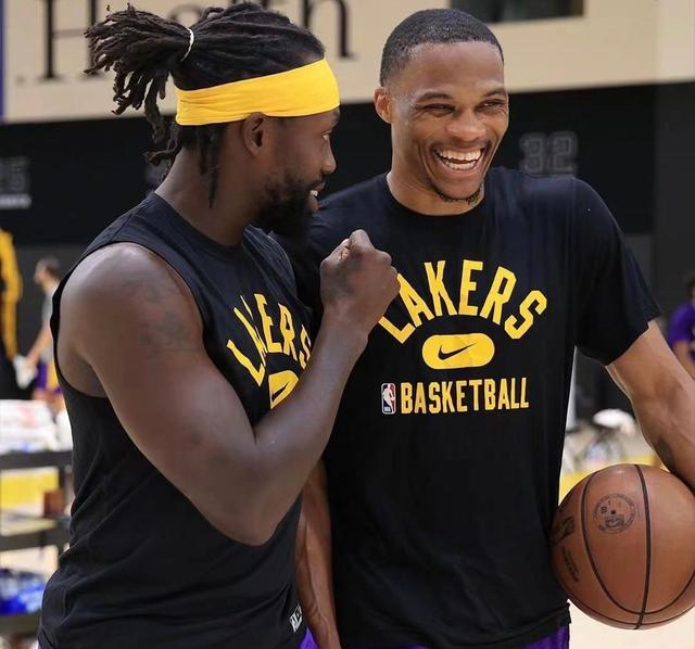 佩杜拉：米兰尚未敲定迈尼昂续约，后者仍然可能在赛季末离队（佩杜拉：米兰与迈尼昂续约尚未敲定，赛季末仍存在离队可能）