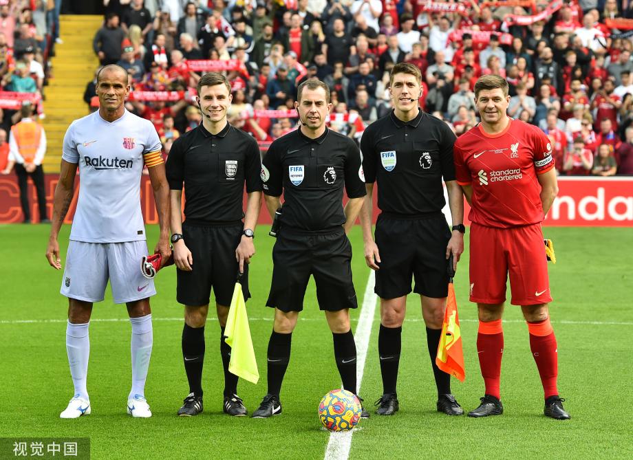 詹姆斯关键时刻稳住节奏（决胜时刻，詹姆斯掌控比赛节奏）