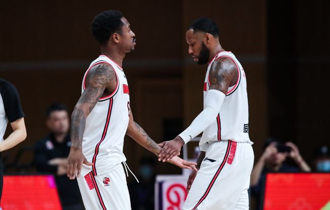 图片报：拜仁关注16岁艾希霍恩，赫塔考虑续约并提高解约金（图片报：拜仁盯上16岁小将艾希霍恩，赫塔拟续约并上调解约金）