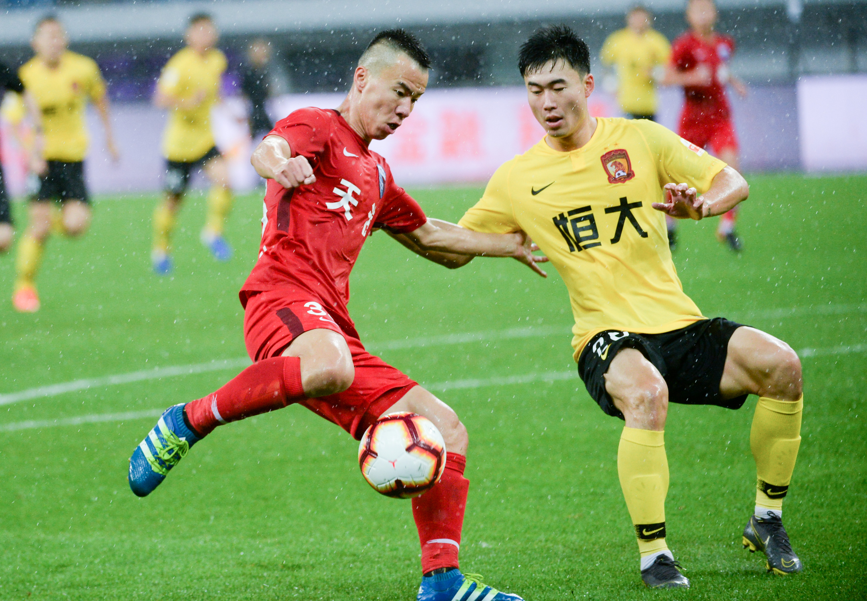 半场战报：克雷莫内塞0-0莱切（半场战况：克雷莫内塞与莱切互交白卷）