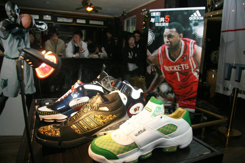 苗原：有中超球队接触韩国国脚朴镇燮，浙江队与球员有传闻（苗原：中超球队已与韩国国脚朴镇燮接触，浙江队成传闻焦点）