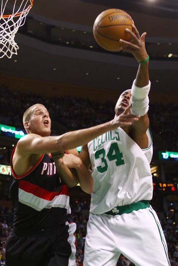 阿莫林：库尼亚已归队，有两人出战成疑；不会看谩骂我的言论（阿莫林：库尼亚已回归，两名球员出场存疑；对辱骂我的言论不予理会）