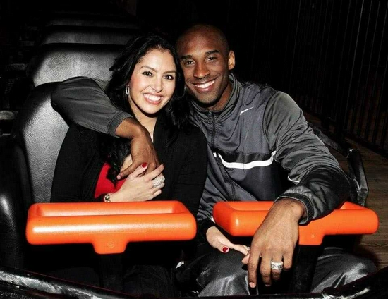 状态火热！浓眉连续4场比赛拿到两双，场均24.5分15板（浓眉状态爆棚：连续4场斩获两双，场均24.5分15篮板）