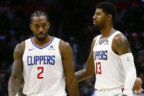 杰克逊轰24分，灰熊全队7人上双逆转取胜（杰克逊24分领衔，灰熊七人上双翻盘告捷）