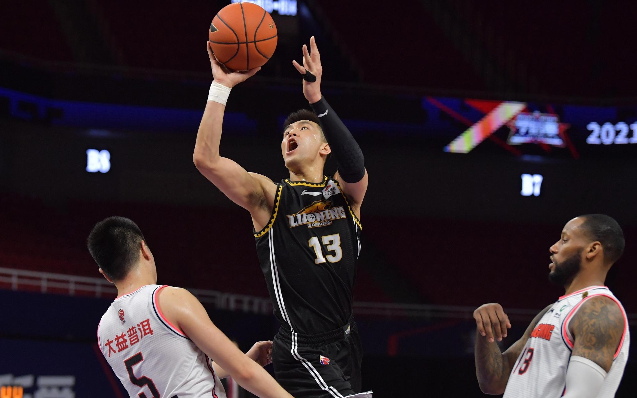 西甲半场：纳瓦罗、N.威廉姆斯建功，毕尔巴鄂2-0莱万特（半场战报：纳瓦罗与尼科·威廉姆斯破门，毕尔巴鄂2-0领先莱万特）