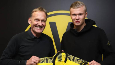 斯拉维亚队长：下半场我们想踢得更具威胁，但阿森纳太强了（斯拉维亚队长：下半场试图增强进攻威胁，无奈阿森纳过于强大）