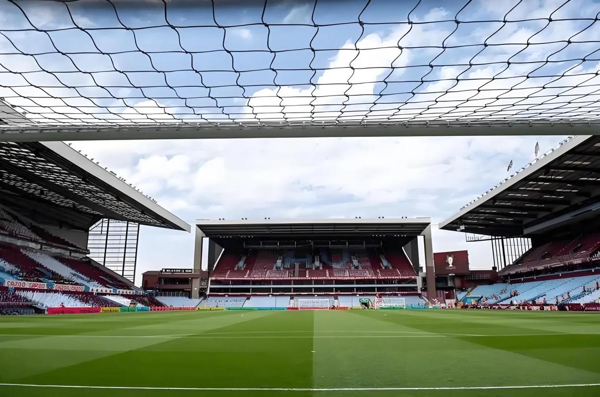 B席48次英超助攻超越阿圭罗，曼城队史仅次于丁丁和D席（B席英超助攻数达48次，已超阿圭罗，曼城队史仅逊德布劳内与大卫席尔瓦）