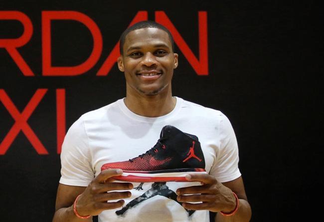 连续得分上双！混血后卫朱正首发出战25分钟8中7得到20分3助2断（混血后卫朱正首发25分钟8投7中砍20分3助2断，连续场次得分上双）