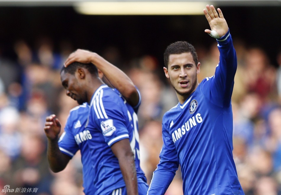 深圳新鹏城主帅陈涛观战曼城比赛，明日与城市集团同事会面（深圳新鹏城主帅陈涛现身曼城赛场，明日将与城市集团同事会晤）