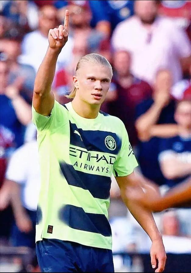 状态火热！克洛尼首节三分4中3独砍14分（火力全开！克洛尼首节14分，三分4投3中）