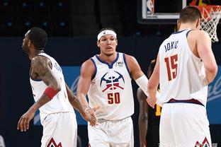 官方：浓眉因腹股沟痉挛退出圣诞大战，离场前3分3板1断2帽（官方：浓眉在圣诞大战因腹股沟痉挛提前退赛，离场前贡献3分3篮板1抢断2封盖）