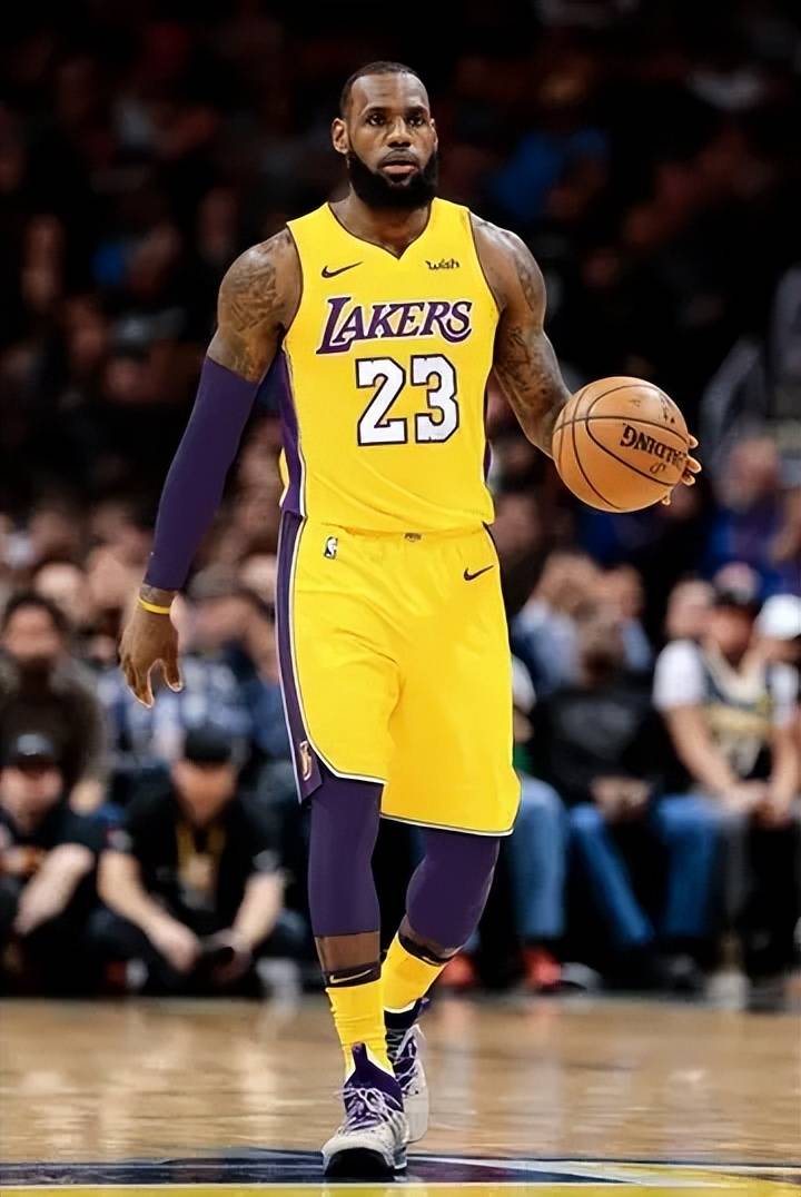 孙继海晒视频发出疑问：为什么现在小孩顺拐那么多（孙继海晒视频提问：为何如今孩子顺拐现象这么多？）